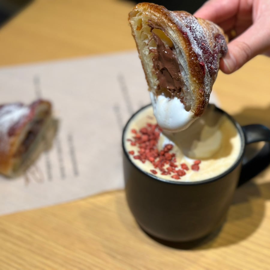  ハマってしまう人続出!?「スターバックス リザーブ® カフェ」で話題のディップスタイルに挑戦 