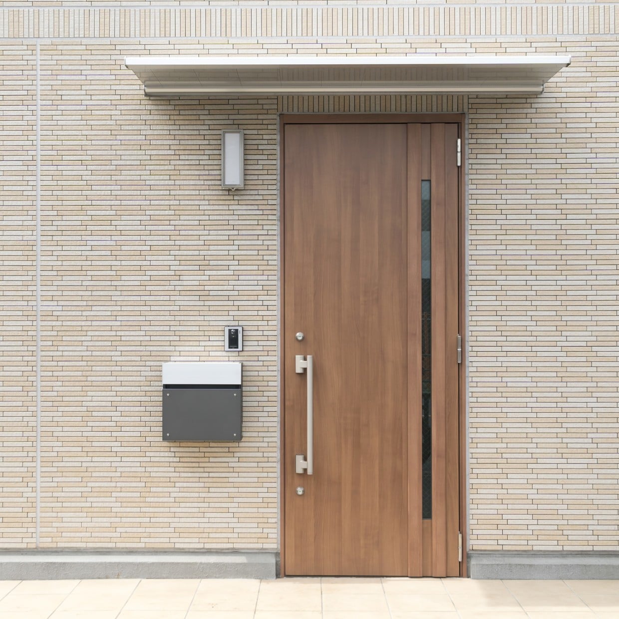  “たたき”だけじゃない！「玄関」を清潔に保つ“3つの掃除スポット”「意外と砂ぼこりがすごい…」 