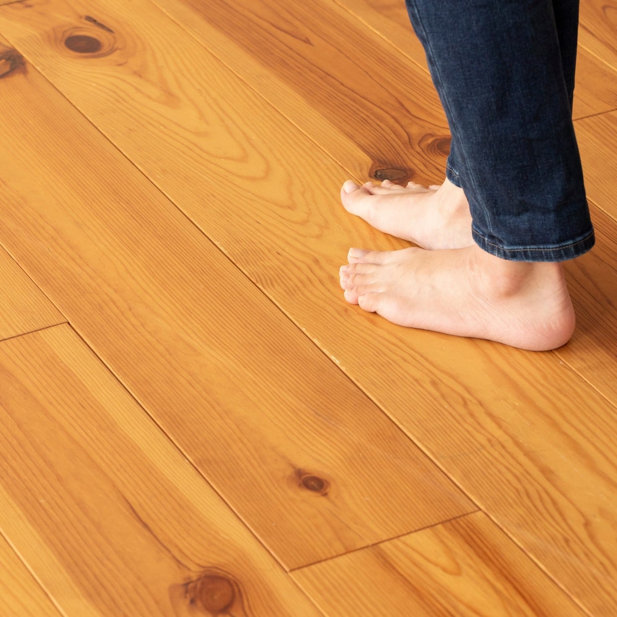  「床暖房」の上に置いてはいけない“4つのアイテム”「え？すぐ見直します」「危険…」「敷いてた」 