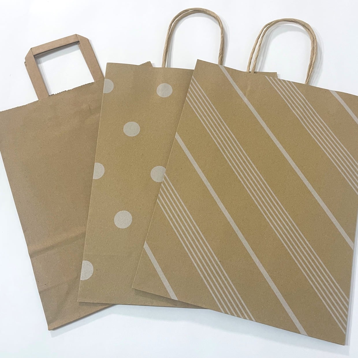  おうちに眠っている「紙袋」が“クリスマス”で大活躍「すごい！」「形が可愛い」「ツリーにも飾れる」 