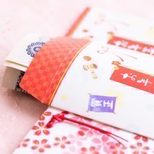 お年玉を準備する前に知りたい！「 お札」を“きれいな三つ折り”にするコツ「ずれない！」