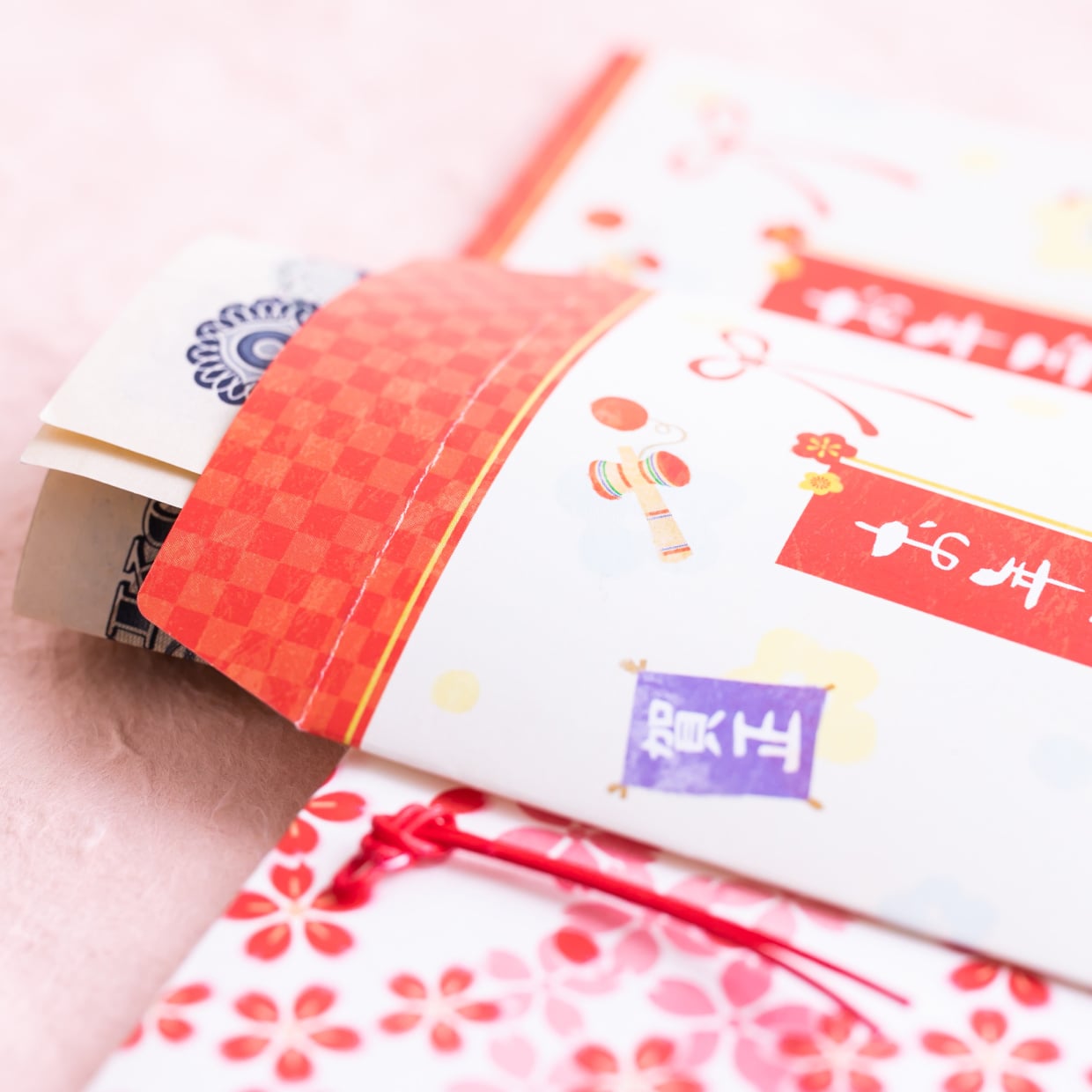  お年玉を準備する前に知りたい！「 お札」を“きれいな三つ折り”にするコツ「ずれない！」 