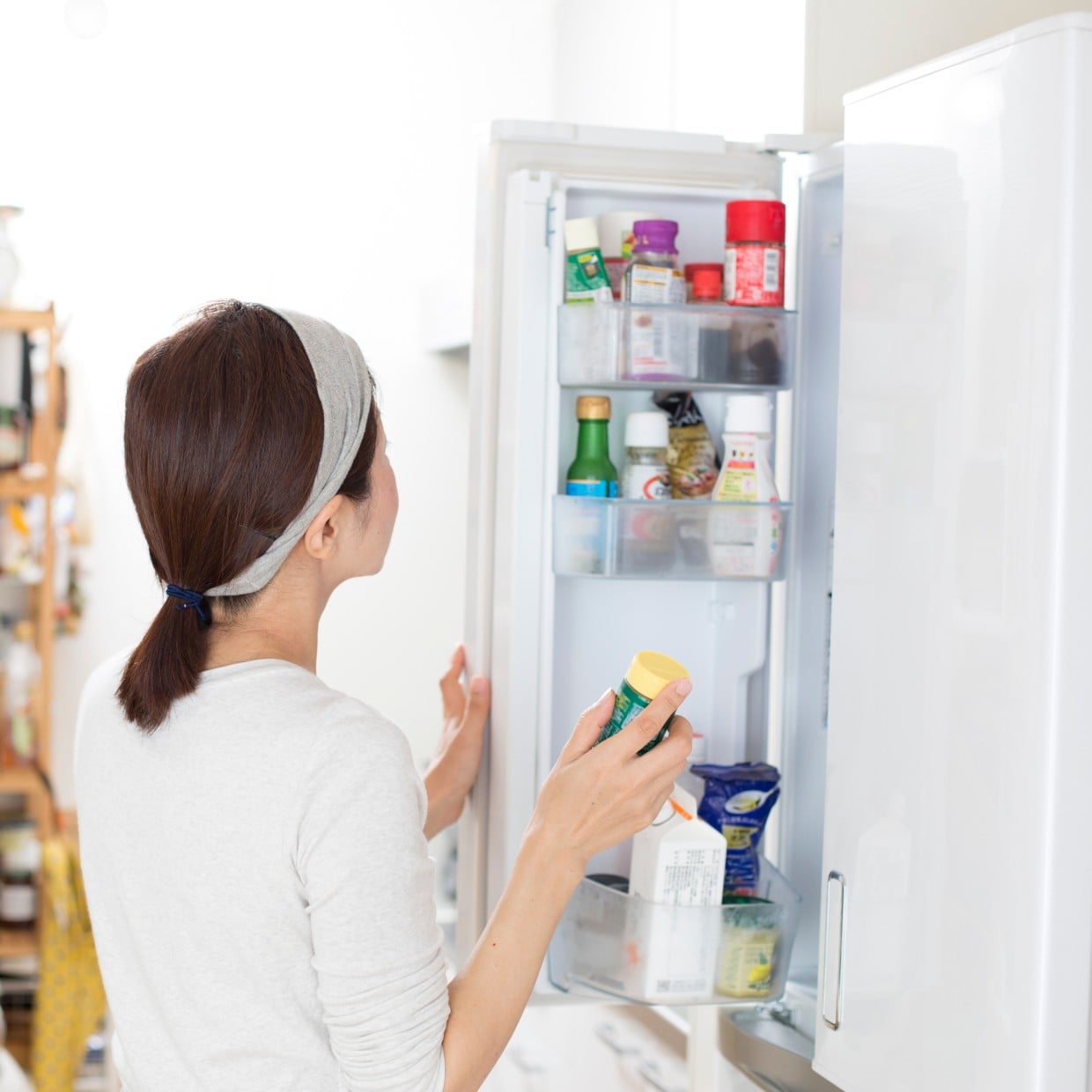  「食費が少ない人」が必ず“冷蔵庫にストックしているもの”3つ「調理しやすい」「栄養も大切」 