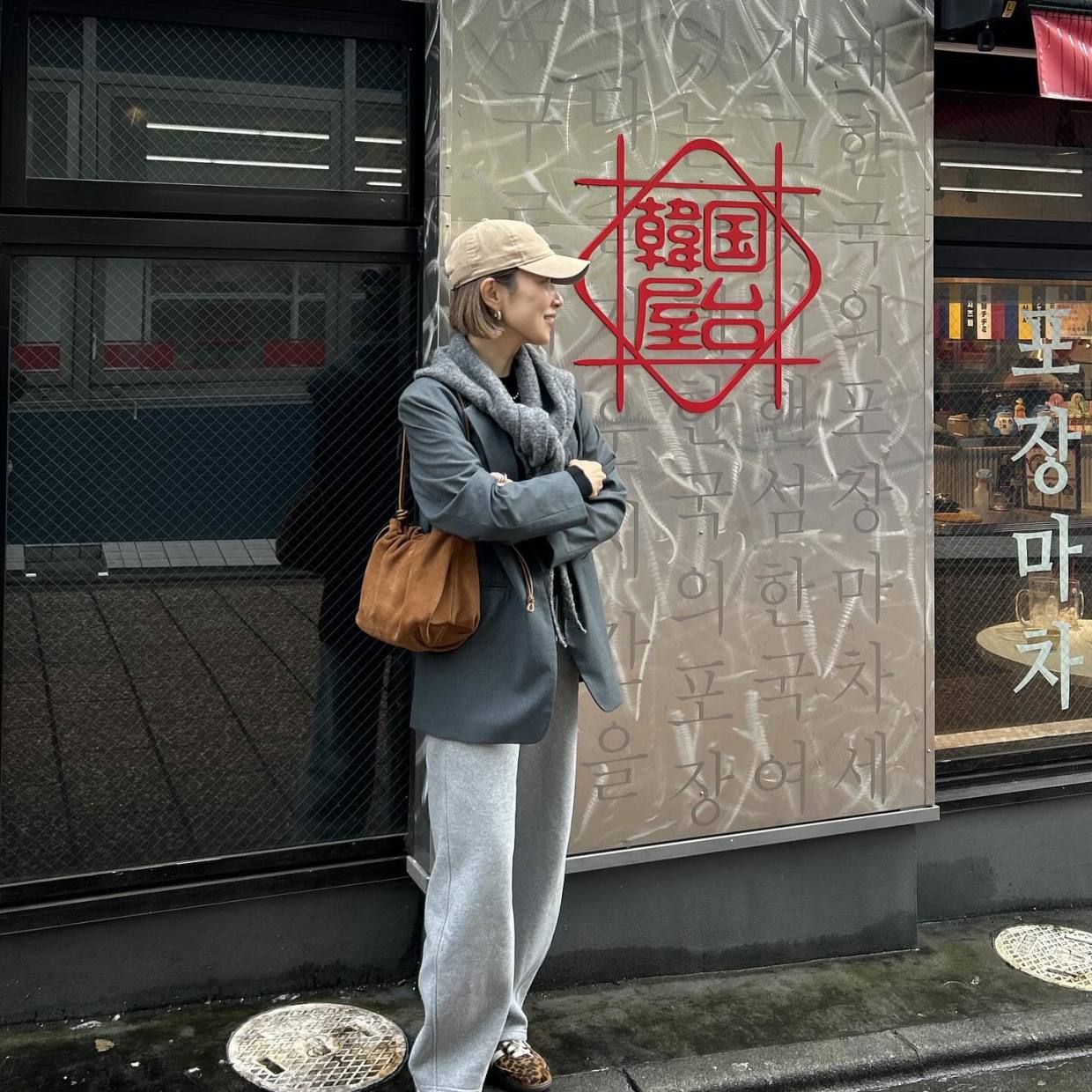  もう部屋着とは言わせない！おしゃれさんの“グレースウェットパンツ”格上げ術とは？ 