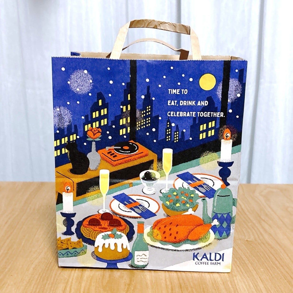  「カルディ」で買えるクリスマスの“プチプラ菓子3品”「子どもが喜ぶ」「毎日楽しみ」「盛り上がる」 