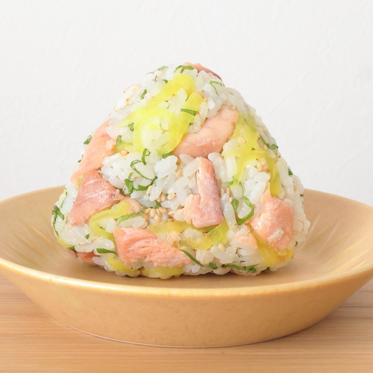  朝「おにぎり」に入れると満足感が上がる！“美容にうれしい栄養素が豊富な具材”とは？ 