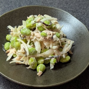 帰宅後10分でできる！“玉ねぎサラダ”に入れるともっとおいしくなる食材とは？「箸が止まらない」