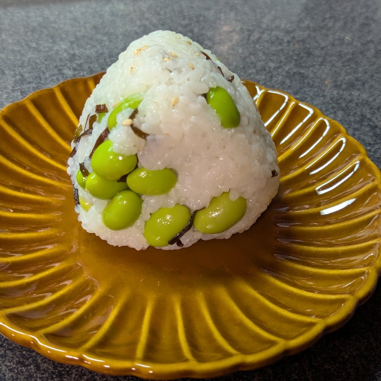  「小さじ1入れるだけ」で激変。おにぎりがおいしくなる意外な食材とは？ 