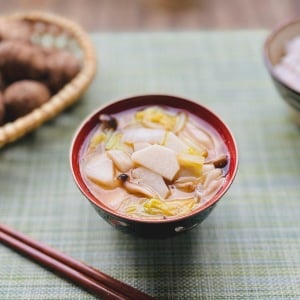 「みそ汁」に入れると腸がよろこぶ。食物繊維とカリウムがたっぷりな冬の食材とは？「むくみ対策にも」