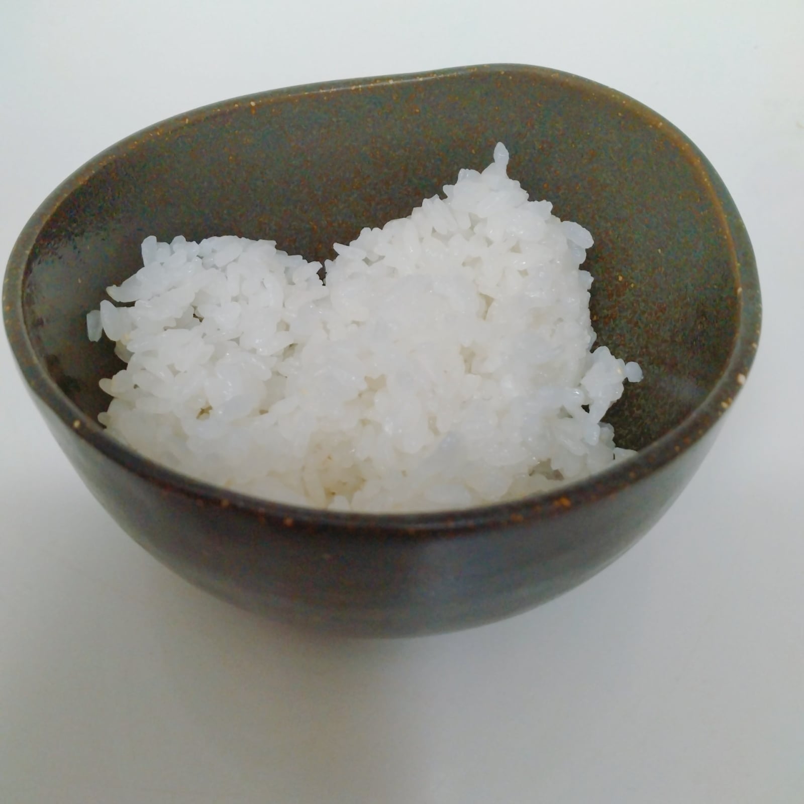「大さじ0.5入れるだけ」ご飯が“ふっくらつやつや”に炊きあがる裏ワザ