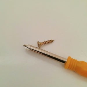 「ねじがすぐ落ちる…」を解決！ドライバー作業がラクになる小さな工夫「便利！」「覚えておきたい」