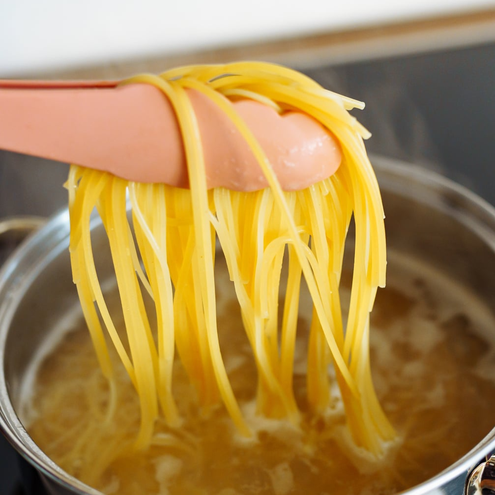 「茹でたあと」に加えてまぜるだけ。スパゲッティがくっつかなくなる裏ワザ