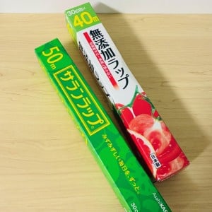 使い終えた「ラップの芯」とキッチンにあるものを組み合わせると…？「吊り下げ式に」「使いやすい！」