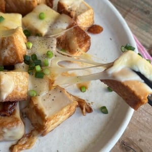 帰宅後10分！厚揚げに合わせるととろけて絶品な食材とは？「子どもが大喜び」