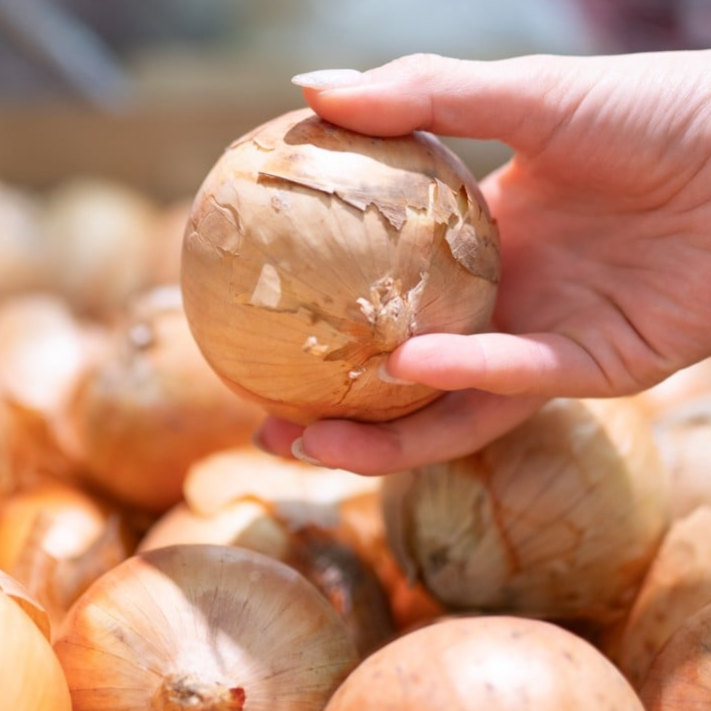  鮮度が落ちた玉ねぎの特徴「見た目だけで選んでた」「スーパーで確認する」 