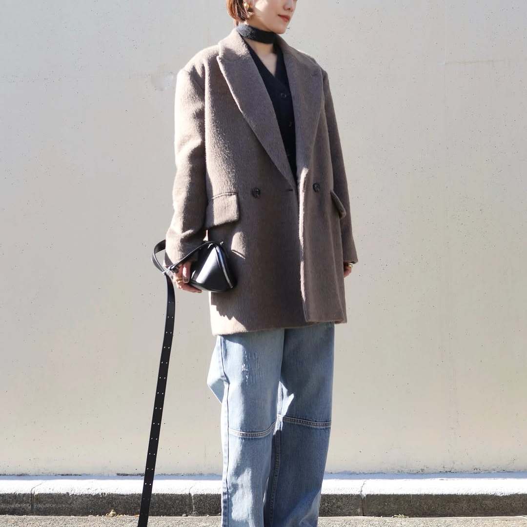  なぜか垢抜けて見える人が着ている「万能アイテム」とは？【40代のおしゃれさんに学ぶ】 