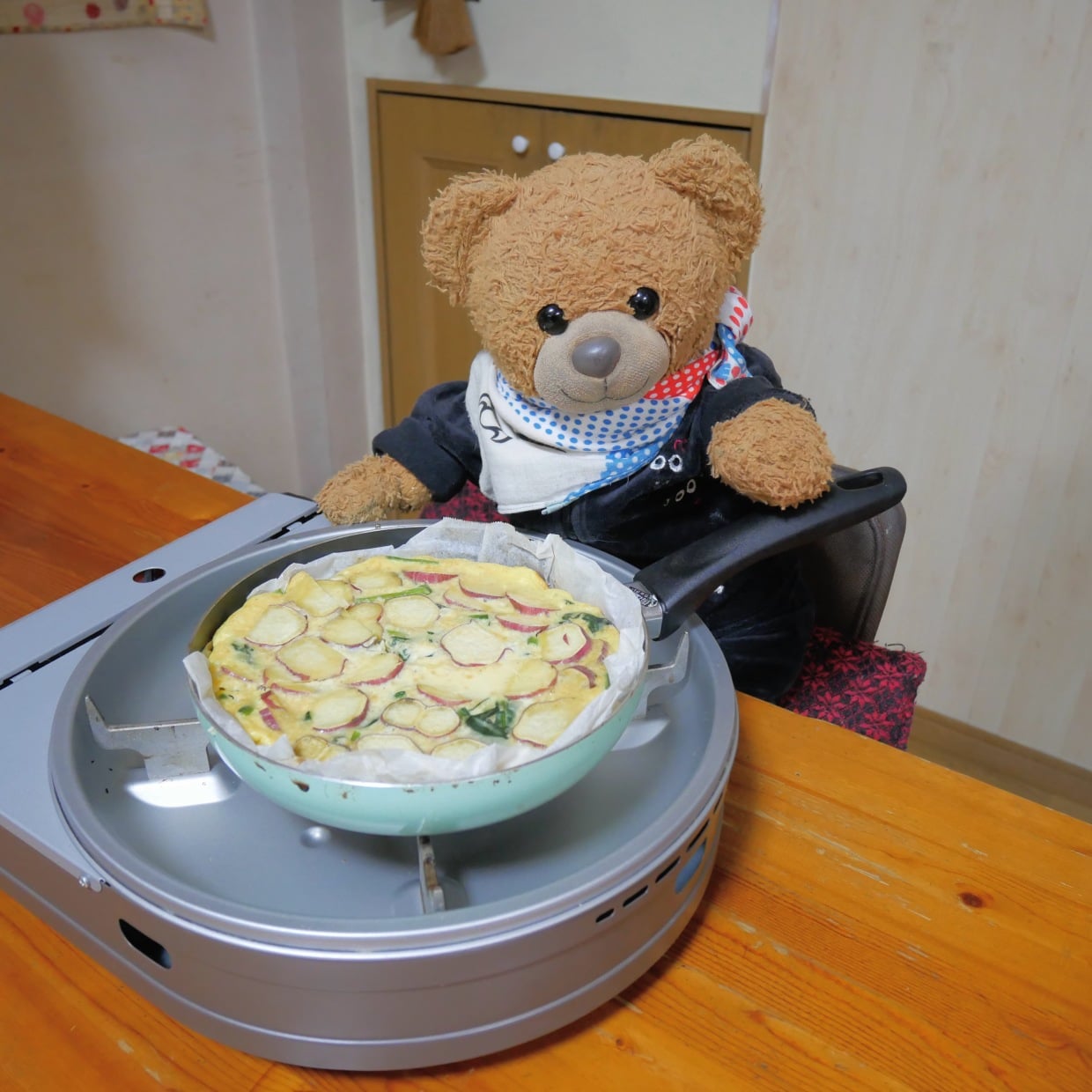  フライパンでできる！絶品“ほうれん草とさつまいものキッシュ”レシピ「クリスマスにもぴったり」 