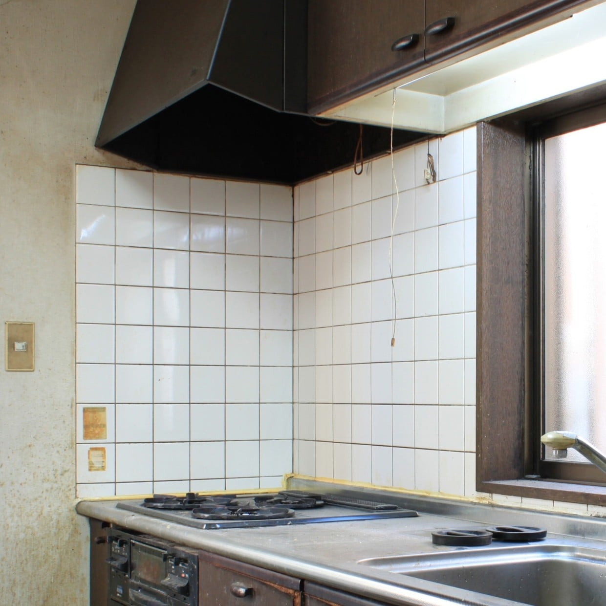  失敗する前に！キレイにするつもりが素材を傷める。「キッチン用洗剤」にまつわる“NG掃除方法2つ” 