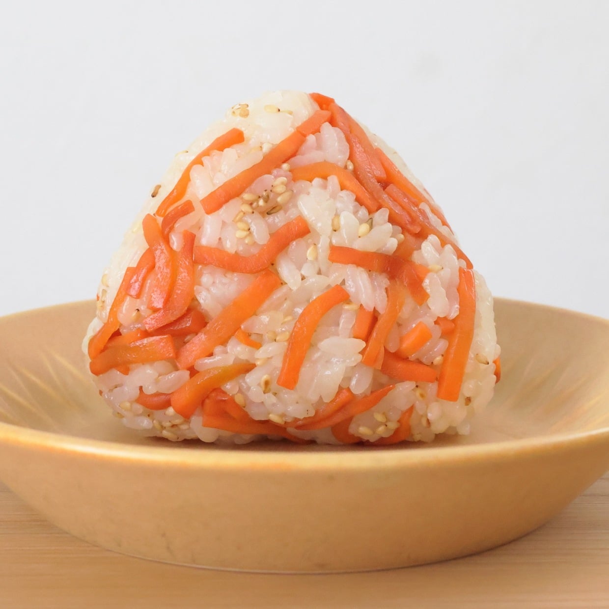  朝「おにぎり」に入れると満足感が上がる。“美容や健康にうれしい栄養素がたっぷりな食材”とは？ 