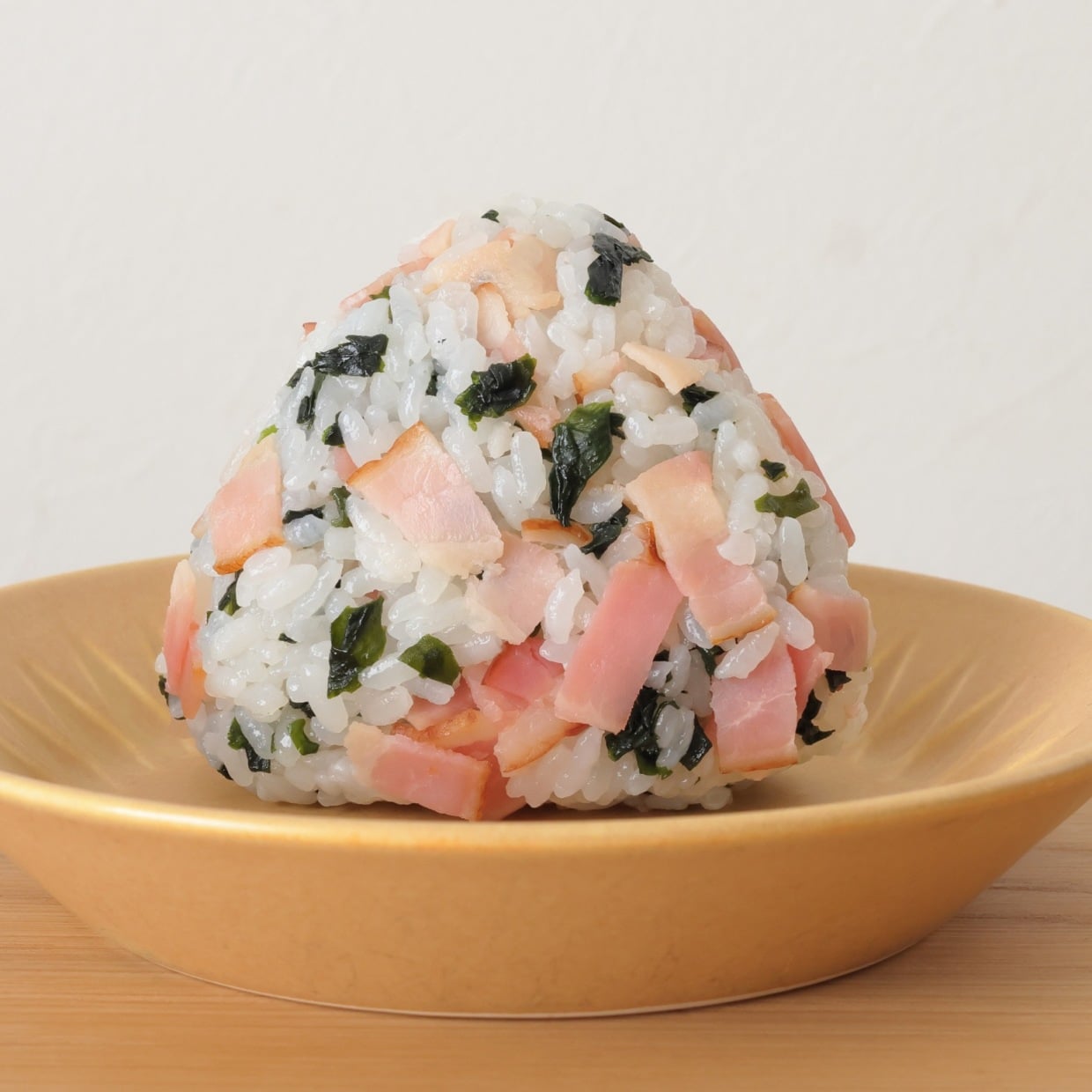  朝「おにぎり」に入れると子どもが喜ぶ！“ミネラルが豊富な食材”とは？「冬休みにぴったり」 