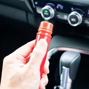 いざというときに使えないと危険！「発炎筒」の意外と短い寿命と正しい使い方