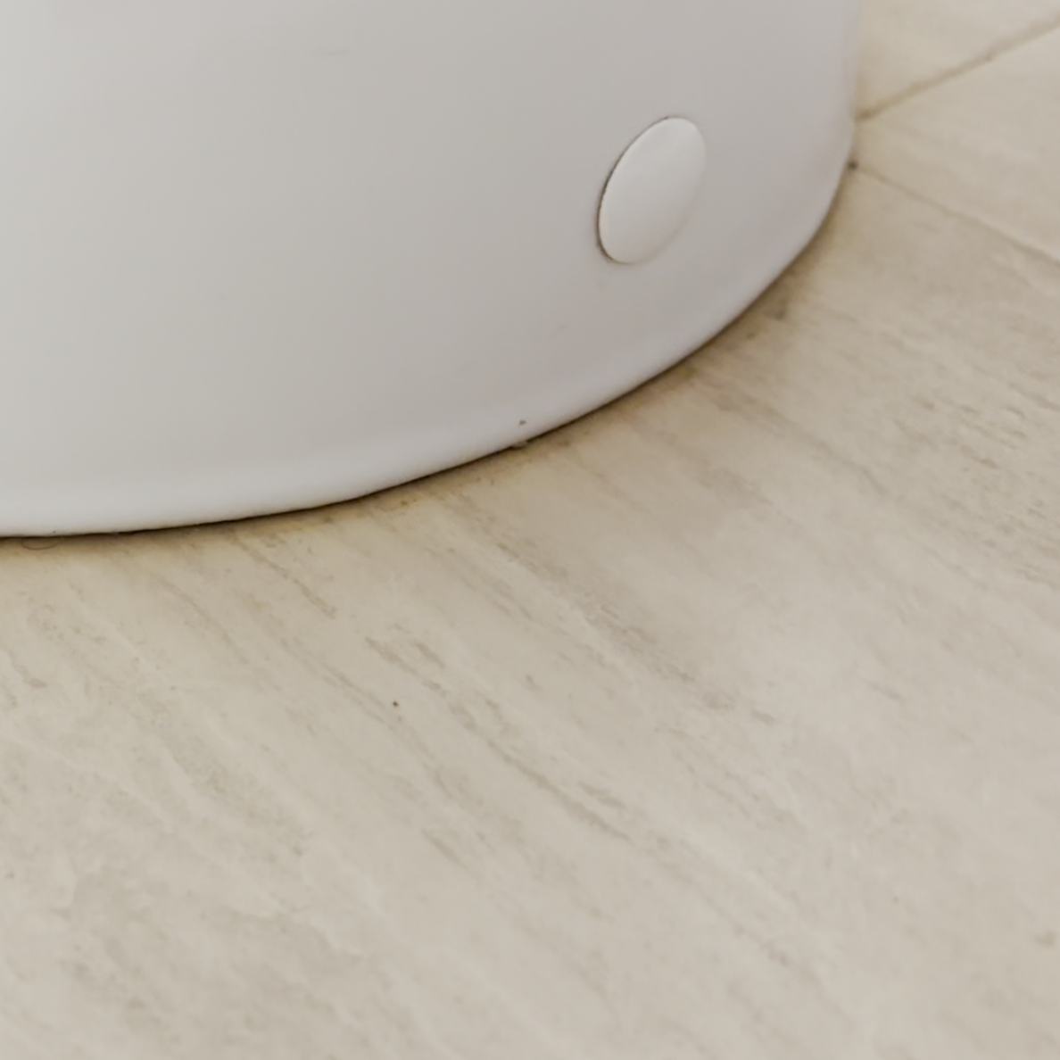  「便器と床」の境目に溜まる“茶色い溝汚れ”の簡単掃除術「汚れをゆるませる」「清潔感アップ！」 