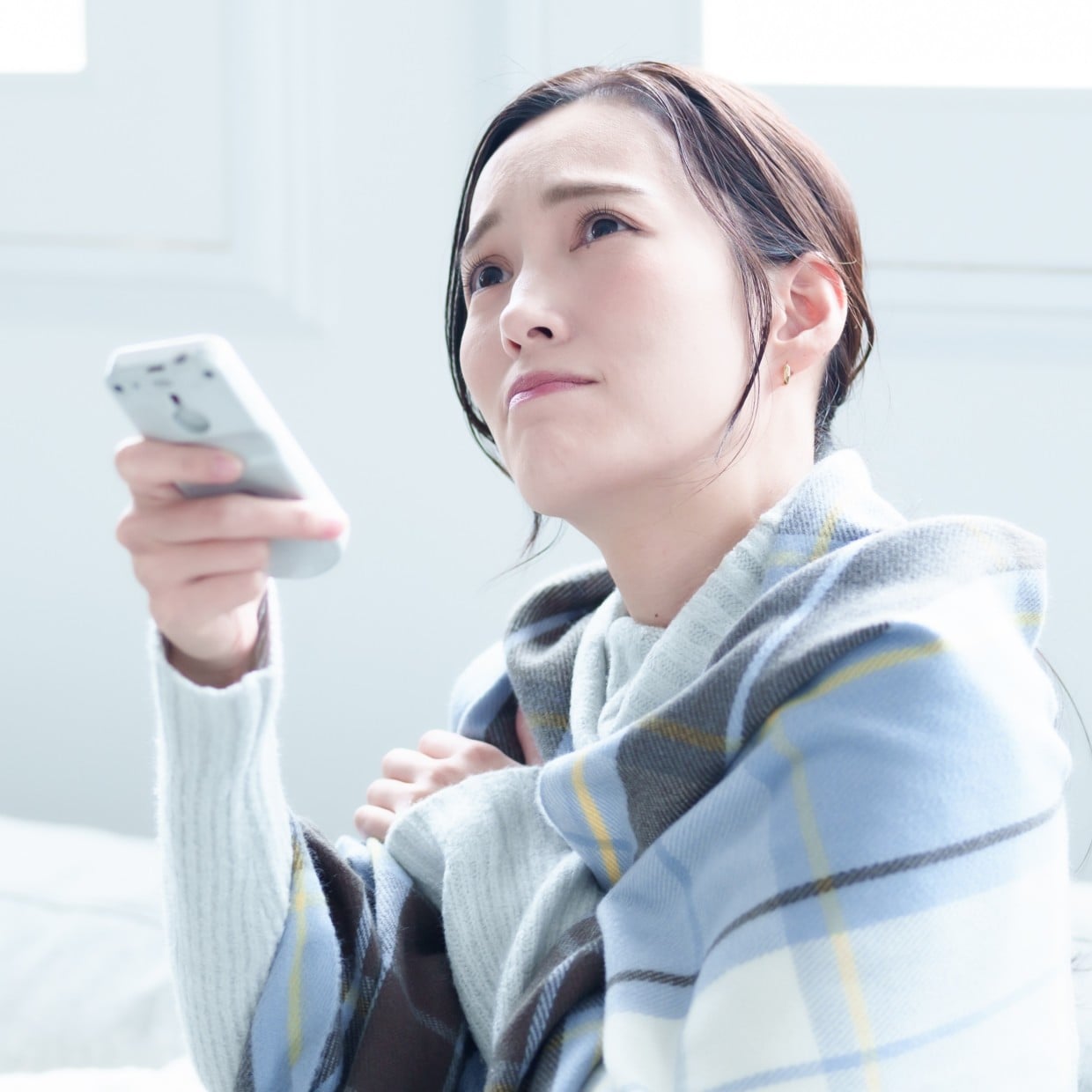  なぜか部屋が寒い…。エアコンをつけてるのに“部屋が暖まらない見落としがちな原因”「光熱費が高くなる」 