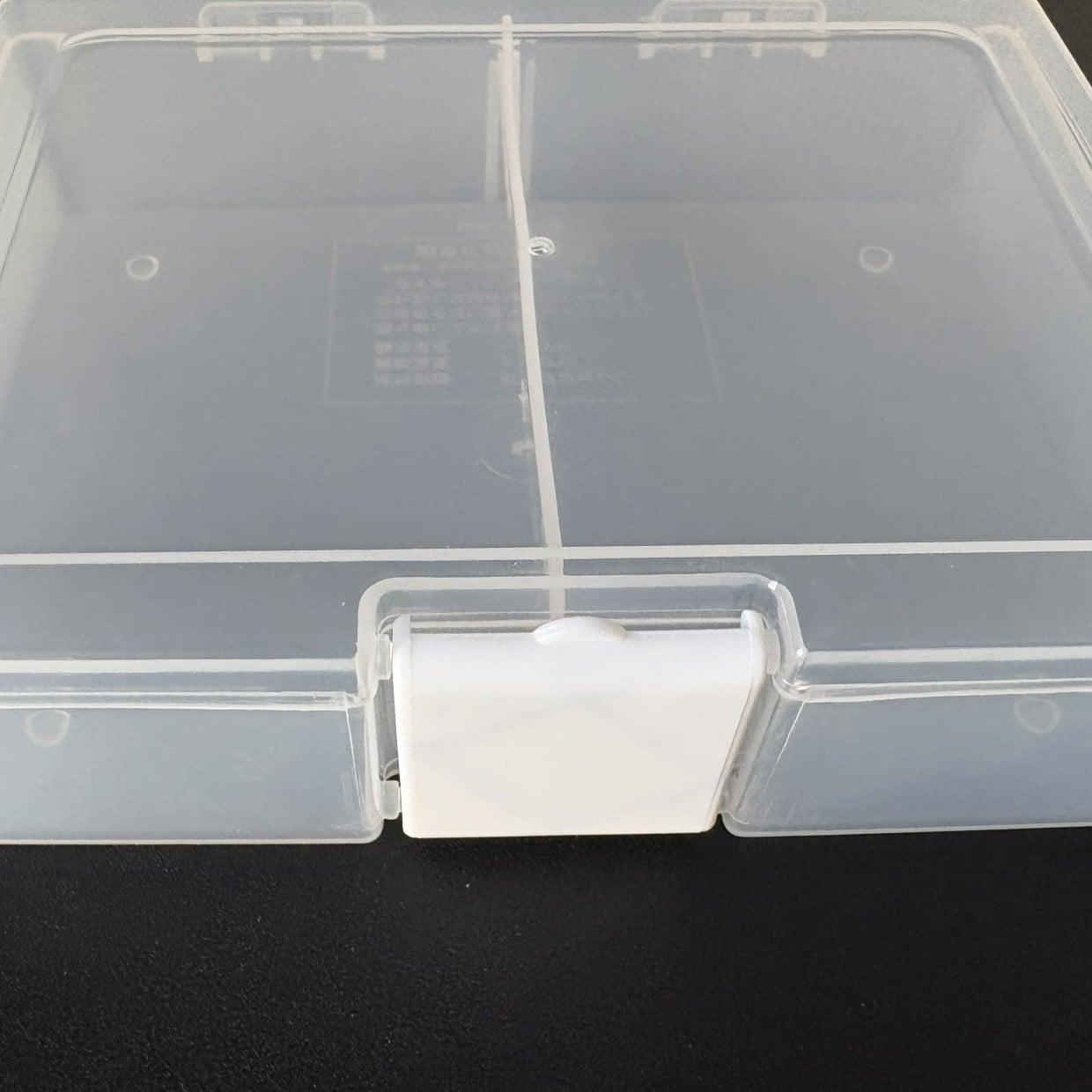  【ダイソー】「ハガキケース」の“思わずマネしたくなる”意外な活用アイデア2つ「旅行や防災用にも！」 