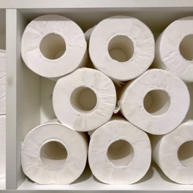  「トイレットペーパー」がかさばらない！災害時に役立つ“コンパクトに持ち運ぶ”ワザ「覚えておく！」 