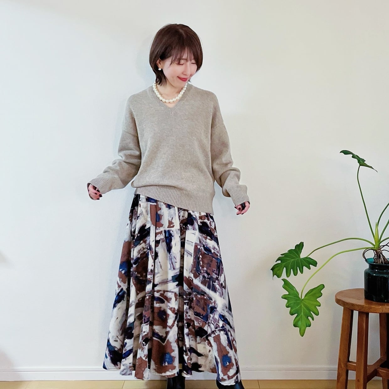  1点投入で垢抜け！40代が上品に見える柄スカートコーデ術 