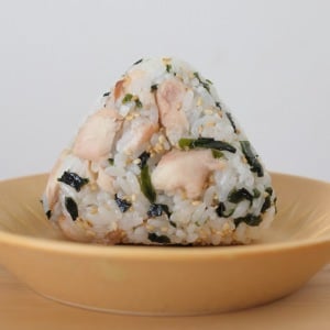 朝「おにぎり」に入れると体がよろこぶ。“ミネラルやたんぱく質が豊富な具材”とは？