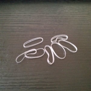 専用グッズは不要！ヘアゴムの“髪を結ぶ以外”の画期的な使い道「洗い物で役立つ」「イライラ解消」