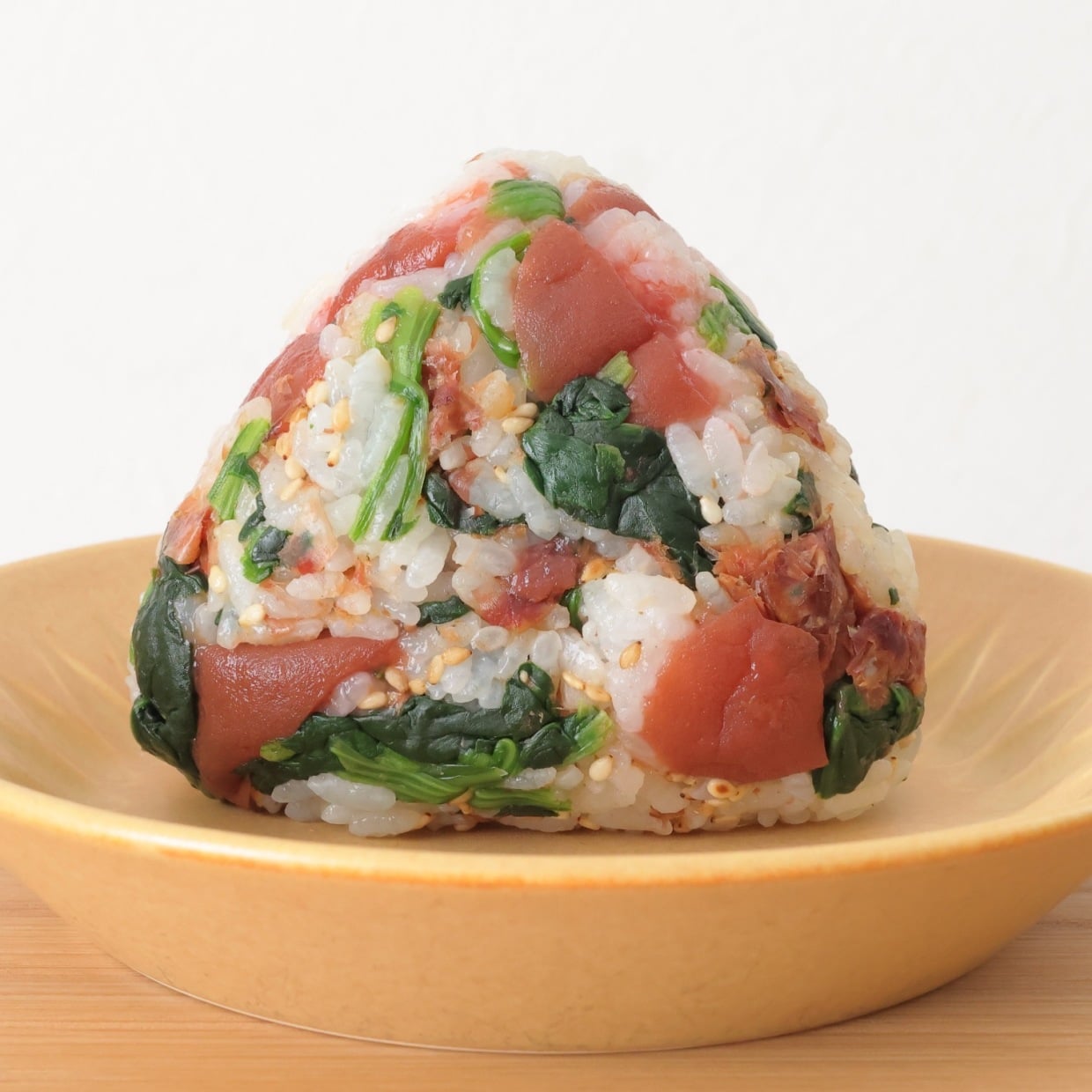  朝「おにぎり」に入れると満足感が上がる！“たんぱく質や鉄分が豊富な具材”とは？ 