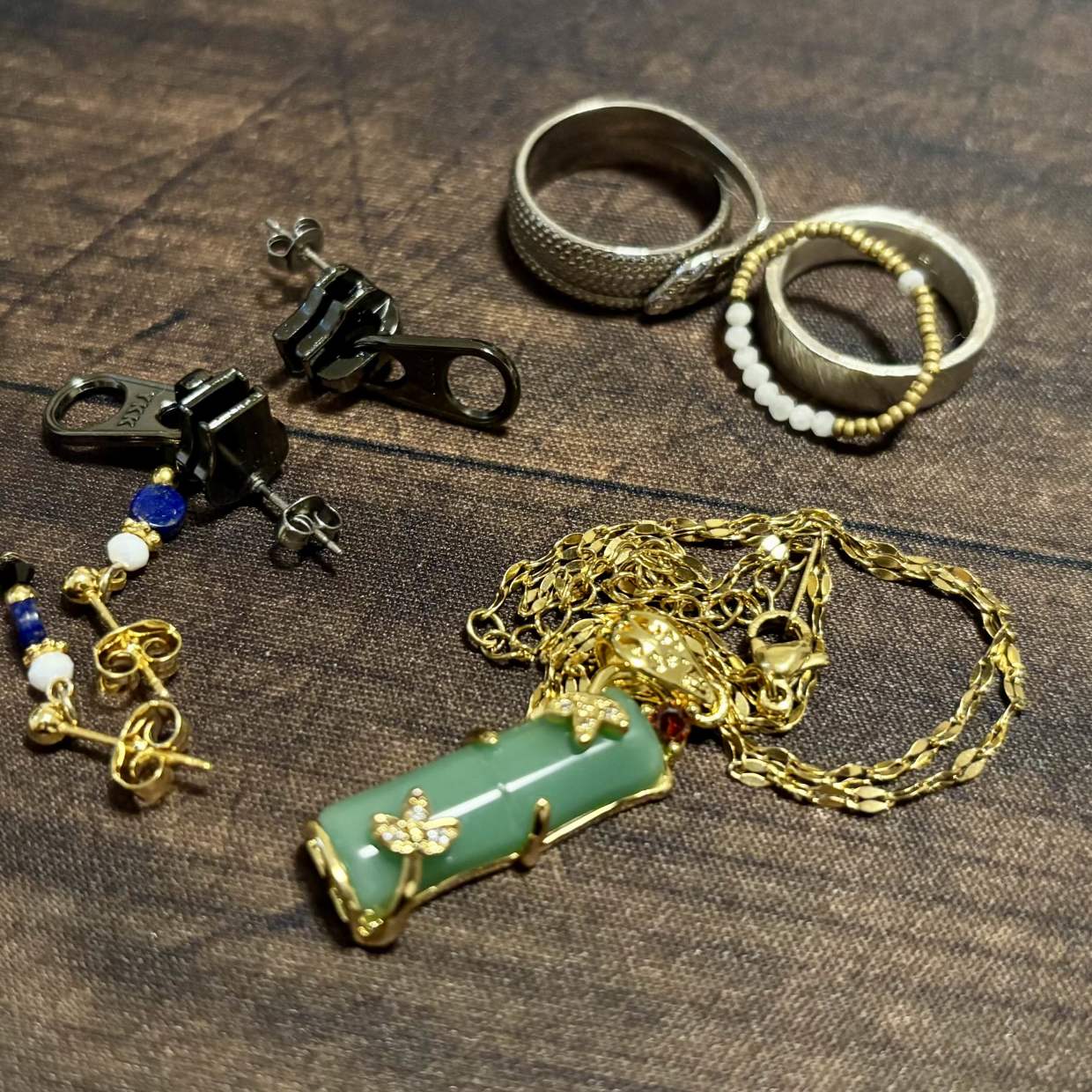  絡まりや破損を防ぐ“アクセサリー”の賢い運び方テク「必要なものだけ」「旅行に便利！」 