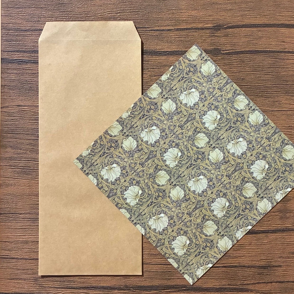  「茶封筒」と「柄入り折り紙」を組み合わせると…？「おしゃれ！」「誰かに渡したくなる」 