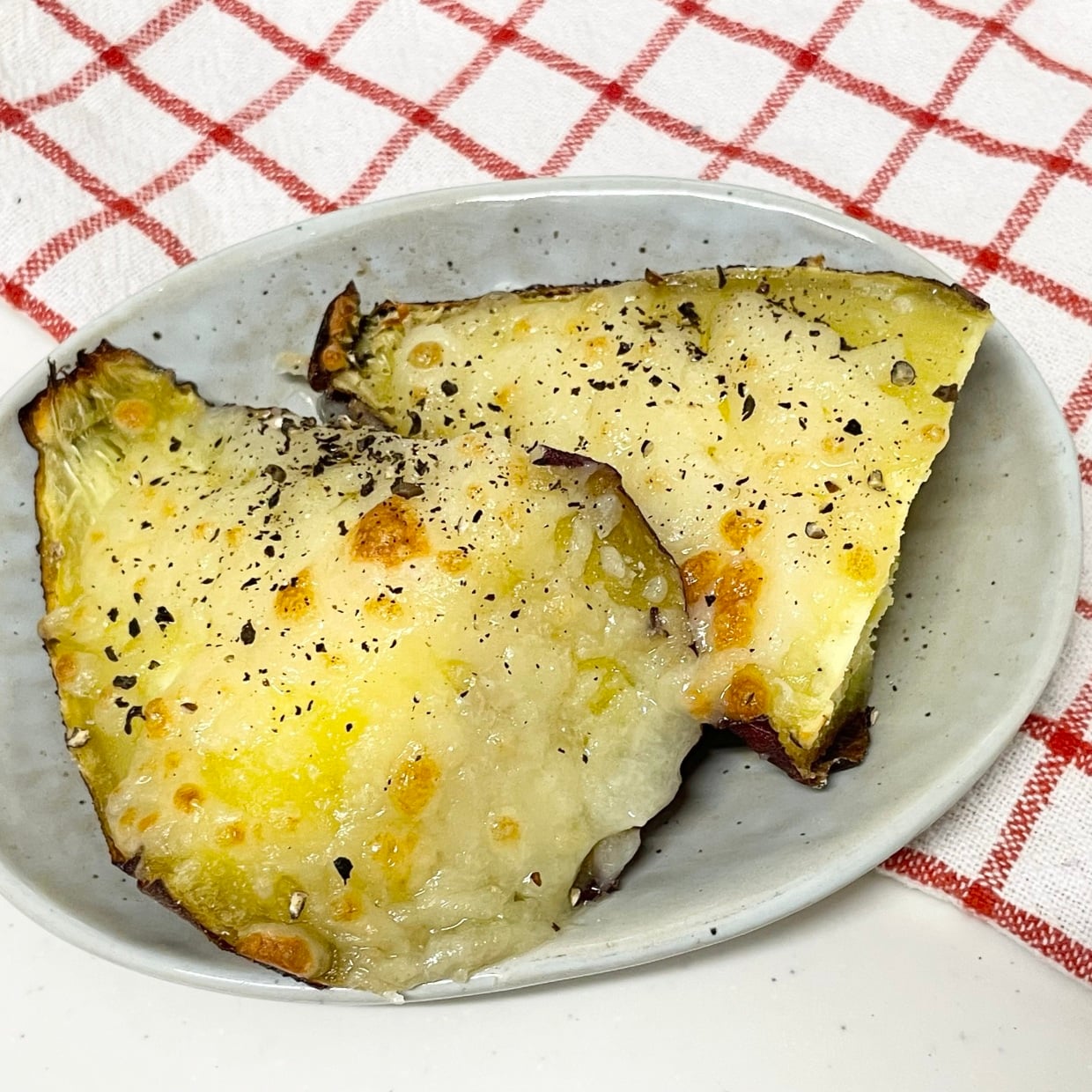  のせて焼くだけ！食物繊維たっぷりの“焼き芋”の腸がよろこぶレシピ「クセになる味わい」「また食べたい」 