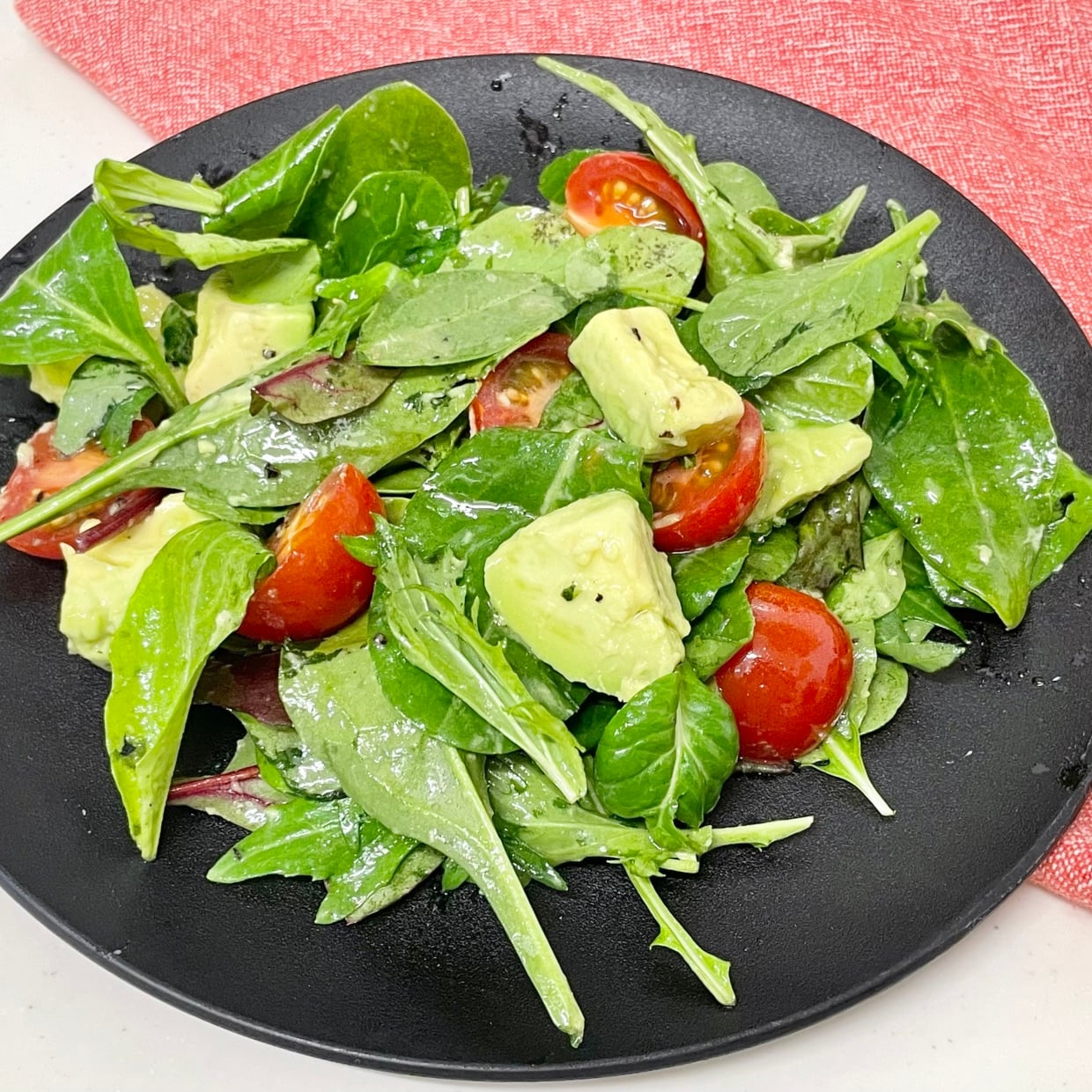  切って混ぜるだけ！ビタミンEや良質な脂質たっぷりの「アボカド」の体がよろこぶレシピ 