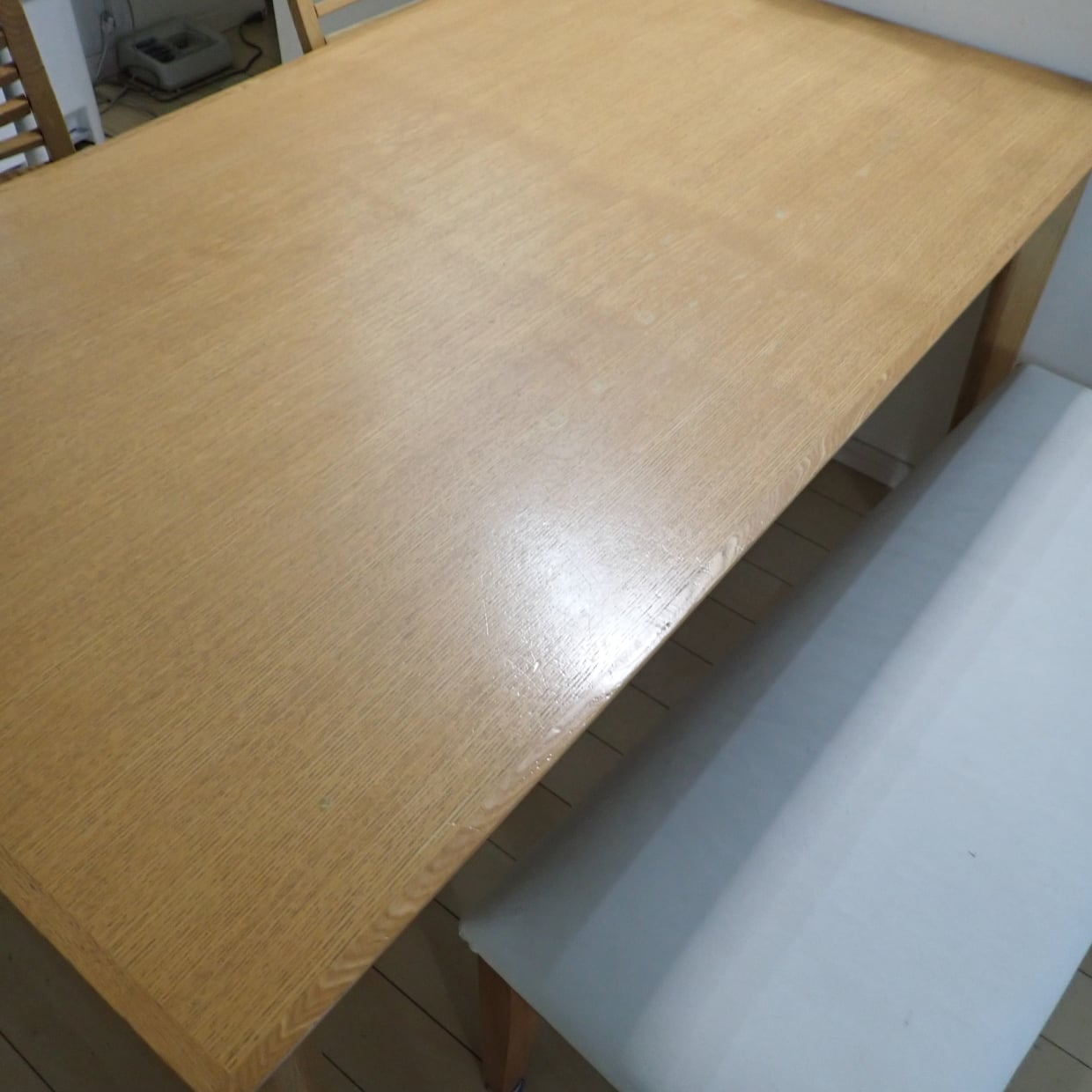  15年モノの「木製テーブル」が激変！くすみを消してツヤを戻す“ピカピカ掃除術”「明るく蘇った！」 