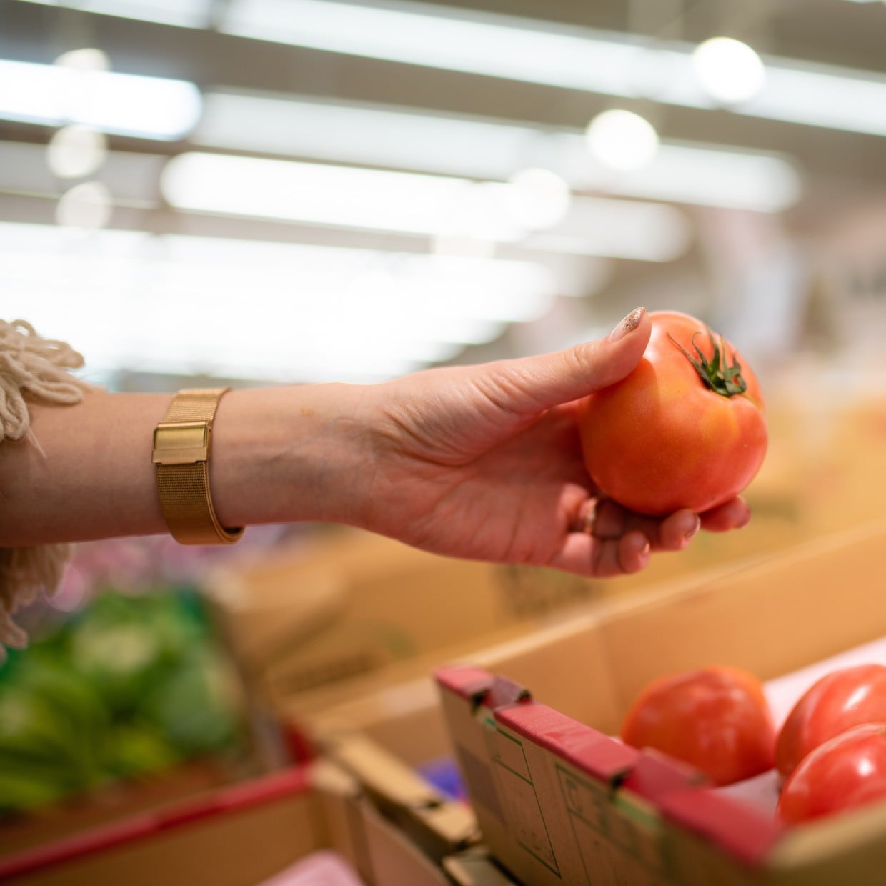  野菜が高い時期の強い味方！「食費が少ない人」がスーパーで買う“3つの代用品“「栄養もバッチリ！」 