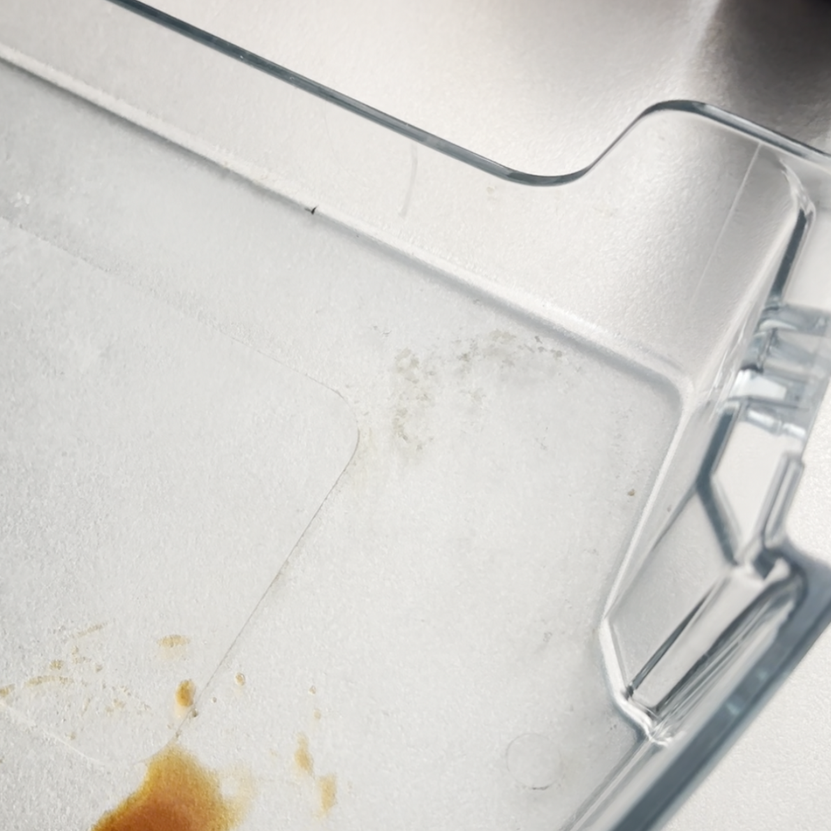  冷蔵庫ドアポケットの“液だれベタベタ汚れ”の掃除術「毎日見る場所が清潔」「汚れの再発防止」 