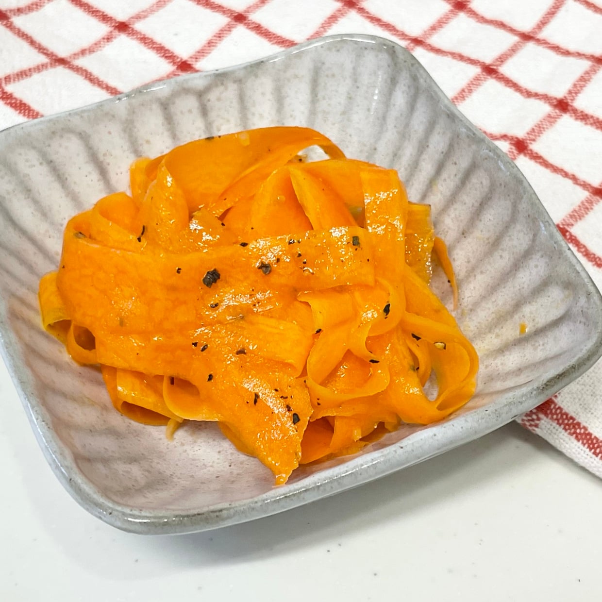  「にんじん」を切って漬けるだけ！漬ける“調味料の組み合わせ”とは？「腸がよろこぶ」「お弁当にもいい」 