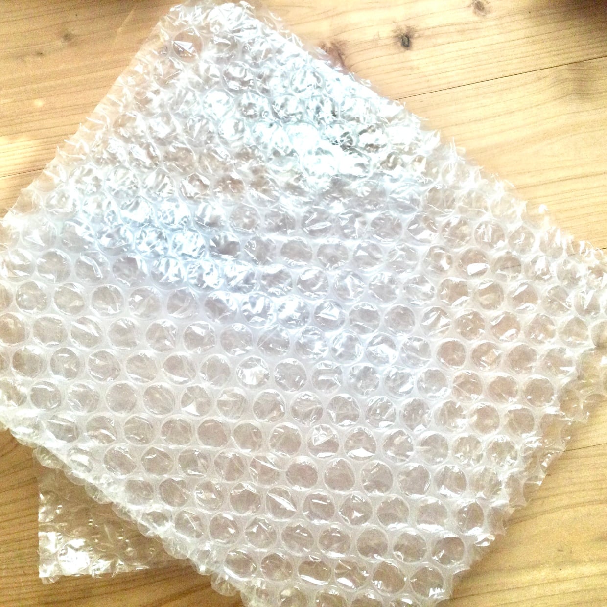  宅配便の「プチプチ」が“冬に大活躍”する意外な使い道「変化がわかる」「今の時期にぴったり」 