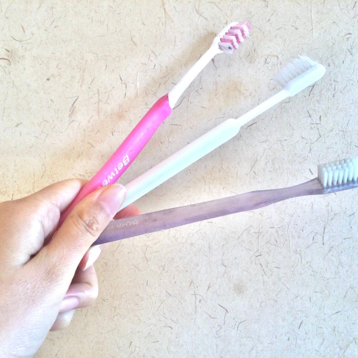  「使い古した歯ブラシ」を“数本まとめて”活用する意外な使い道「時短になる」「1本じゃないんだ」 