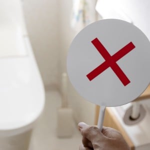 別の部屋に菌を塗り広げているかも…。“トイレ掃除”の落とし穴「ゾッとする…」