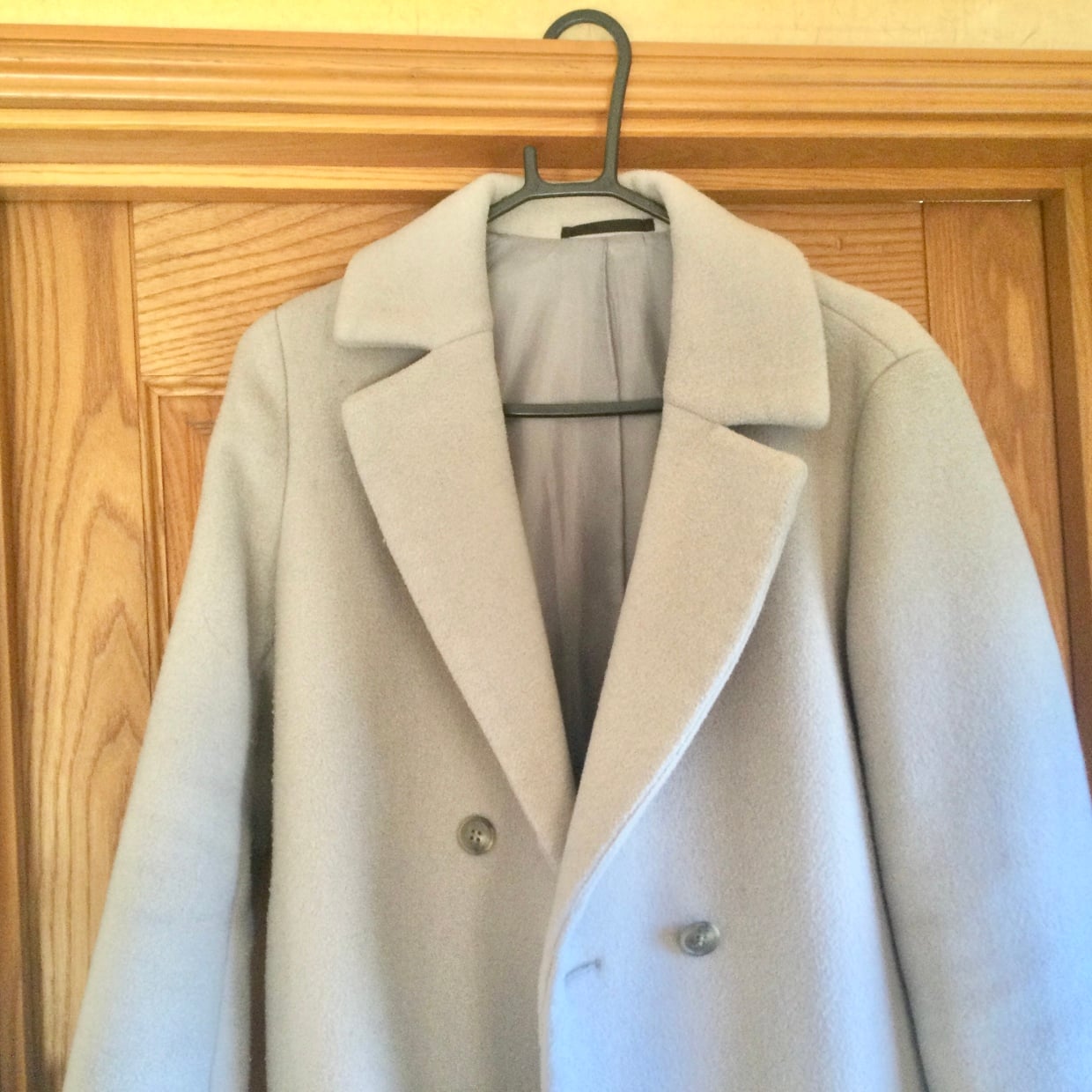  知らなかった。コートについた「防虫剤のにおい」を手軽に取り除くワザ 