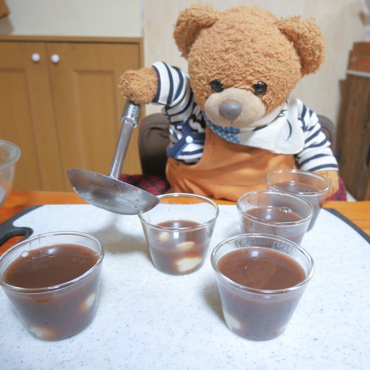 コク深い甘さがクセになる。市販あんこでもっちり羊羹風ゼリーの作り方「子どもと作りたい」