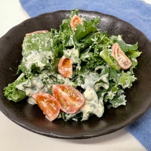 混ぜるだけ！食物繊維たっぷりなケールの腸がよろこぶレシピ「食べやすい！」