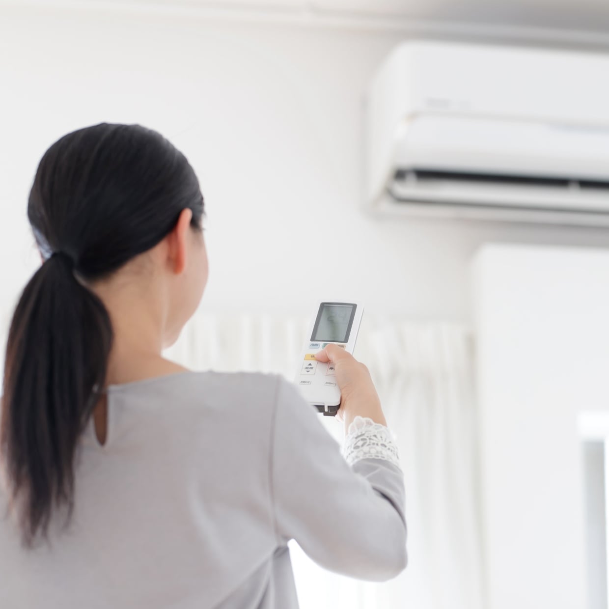  “エアコン以外”で冬を快適に過ごしたい！光熱費を節約できる【冬の寒さ対策5選】 