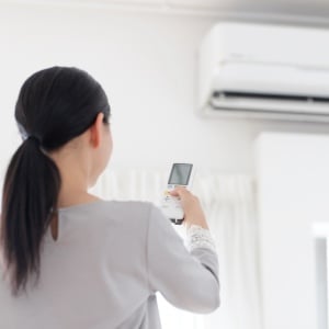 “エアコン以外”で冬を快適に過ごしたい！光熱費を節約できる【冬の寒さ対策5選】