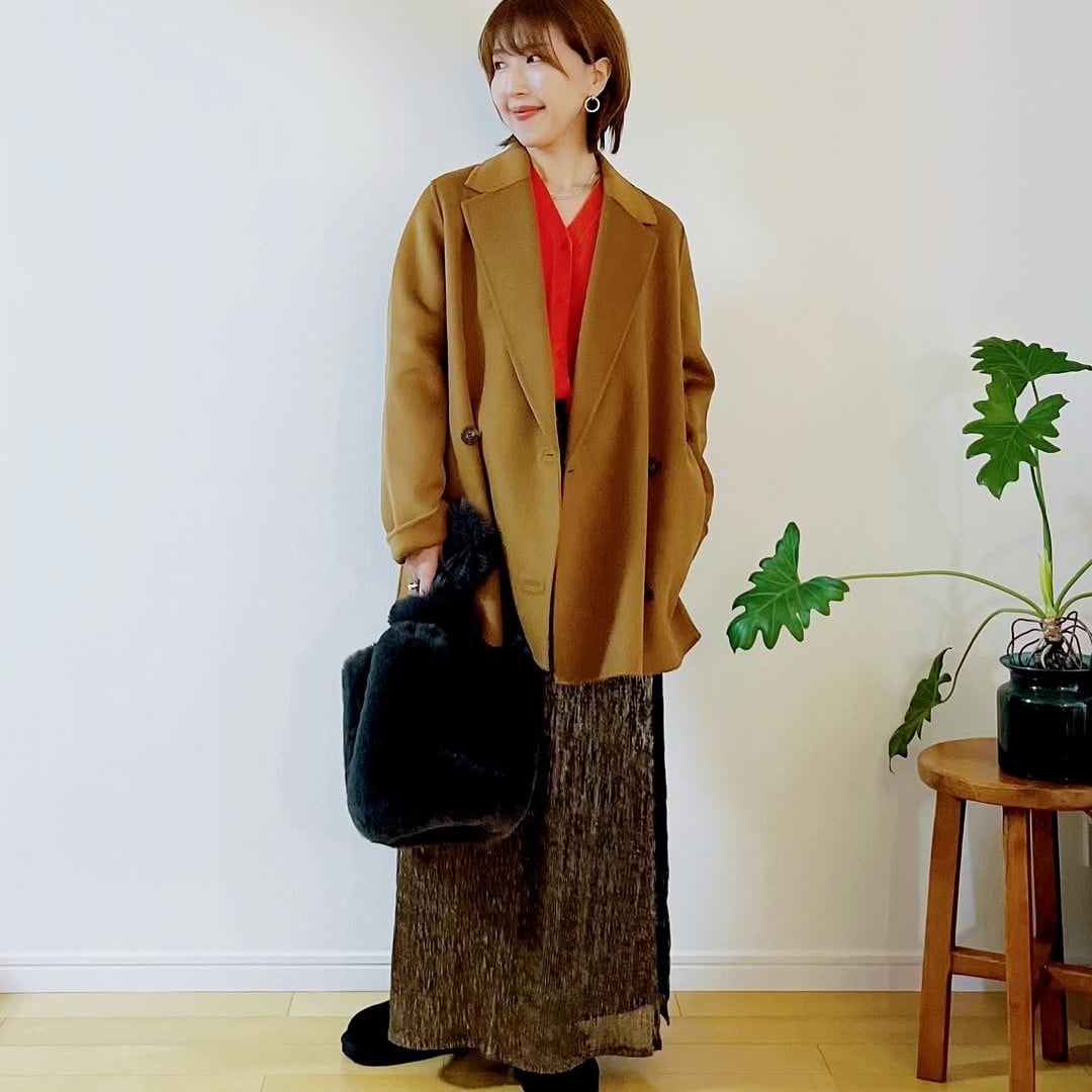  いつものコーデが一気に華やぐ！大人でも無理なく取り入れられる「挿し色」コーデ3選 